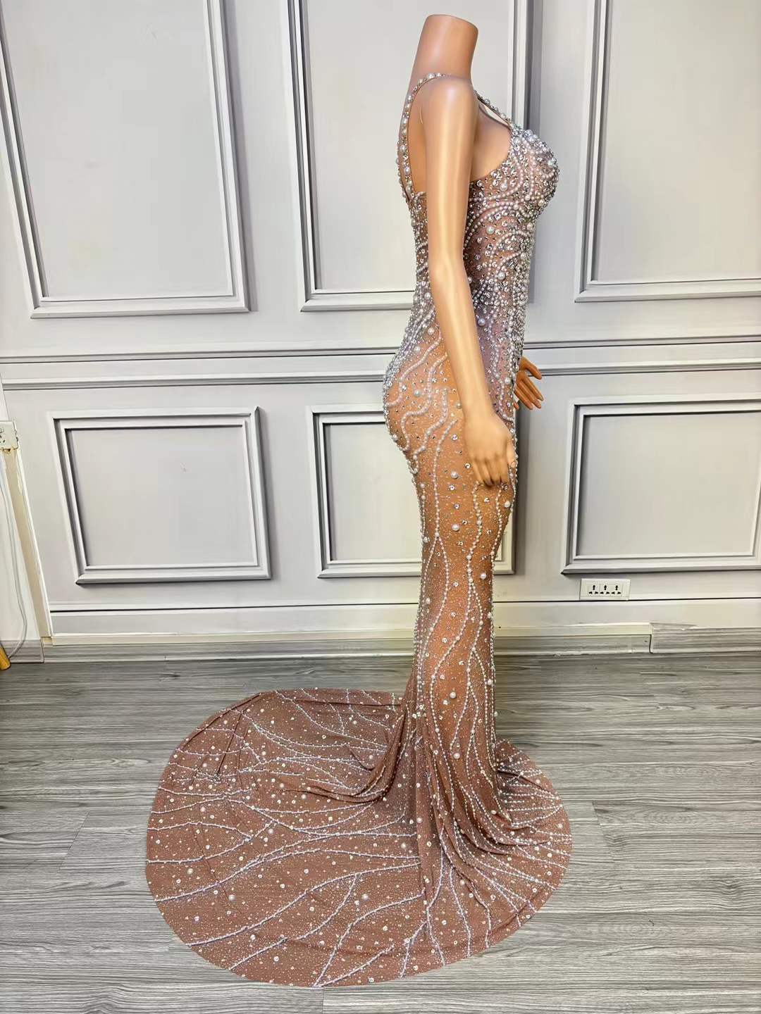 Luksusowa sukienka maxi z perł – Women Formal Wear Photoshoot recenzja i cena